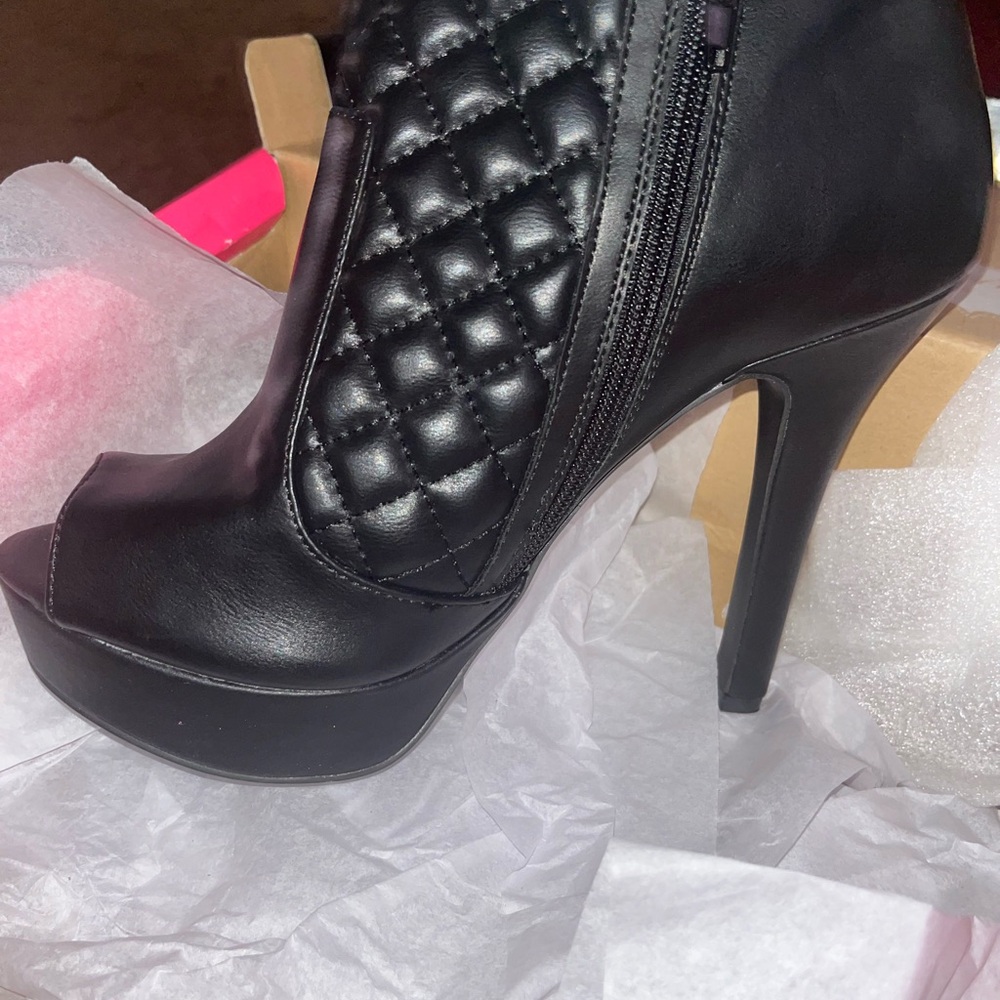 Elegant Black Quilted Women's Heels